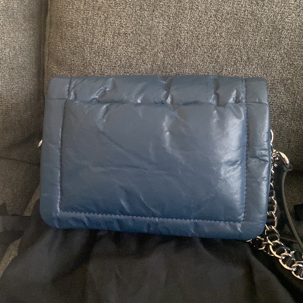 Blue Marc Jacob’s crossbody bag. - Picture 5 of 9